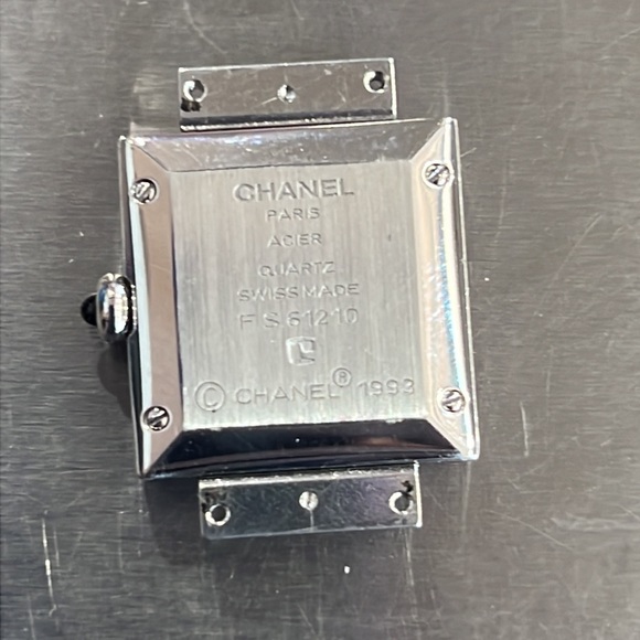 Ladies Chanel watch with no band - Picture 2 of 4